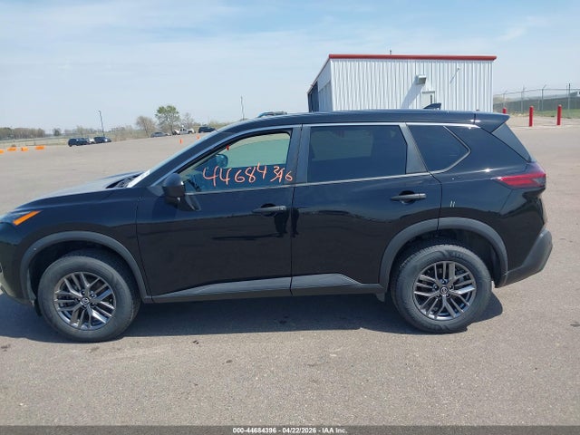 5N1AT3AB4MC736811 Nissan Rogue S Intelligent Awd