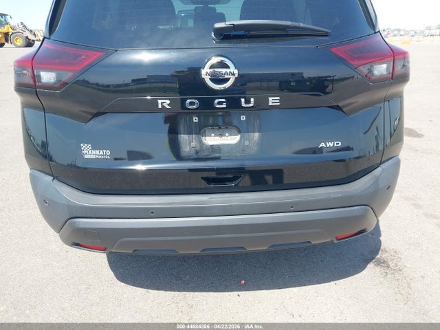 5N1AT3AB4MC736811 Nissan Rogue S Intelligent Awd