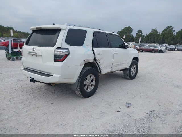 2018 TOYOTA 4RUNNER JTEZU5JR4J5174241 Photo 3