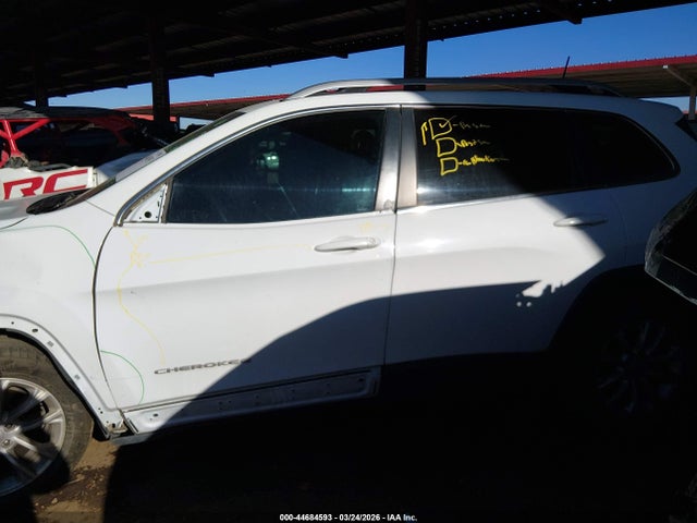 1C4PJLCB0KD479008 Jeep Cherokee Latitude Fwd