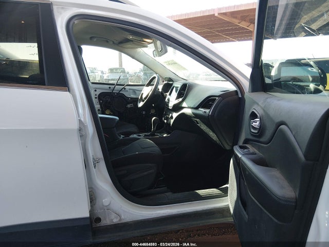 1C4PJLCB0KD479008 Jeep Cherokee Latitude Fwd
