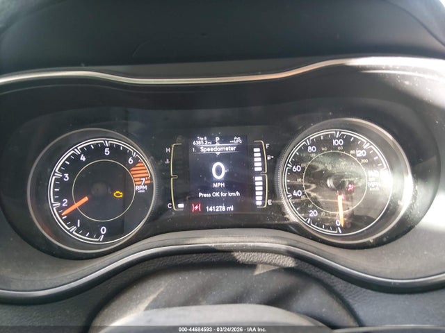 1C4PJLCB0KD479008 Jeep Cherokee Latitude Fwd