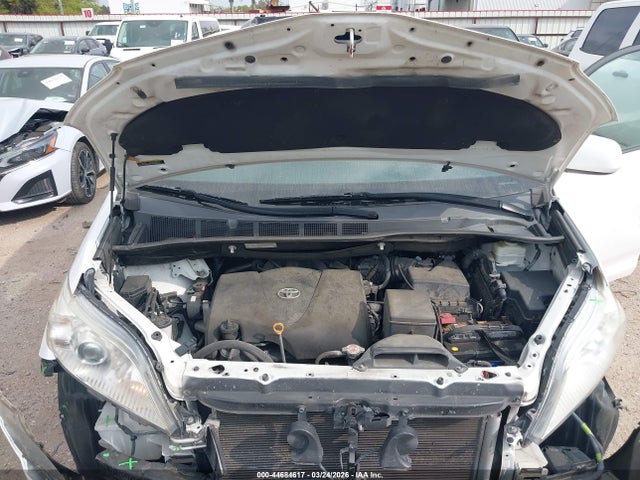 5TDKZ3DC0KS006918 Toyota Sienna Le 8 Passenger