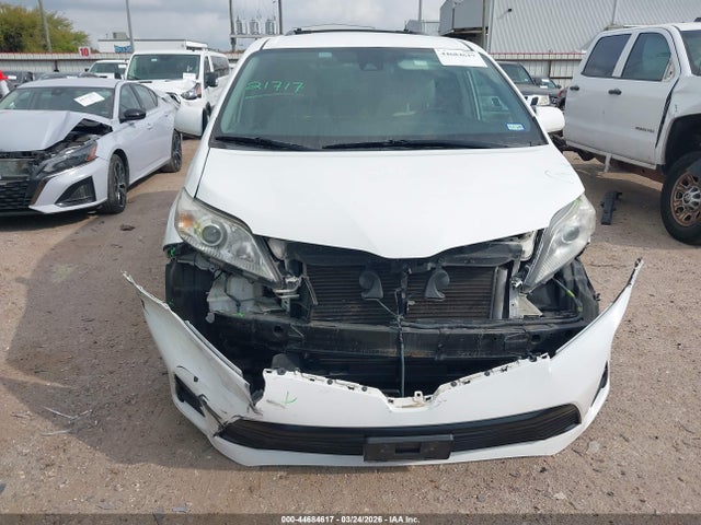 5TDKZ3DC0KS006918 Toyota Sienna Le 8 Passenger
