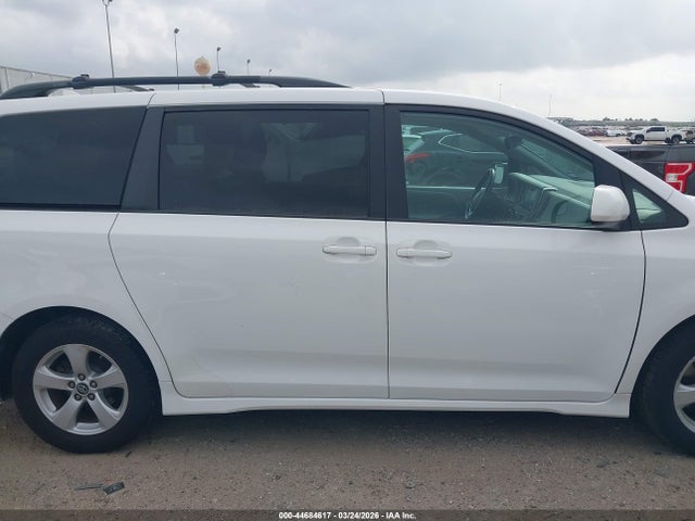 5TDKZ3DC0KS006918 Toyota Sienna Le 8 Passenger