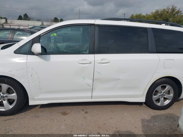 5TDKZ3DC0KS006918 Toyota Sienna Le 8 Passenger