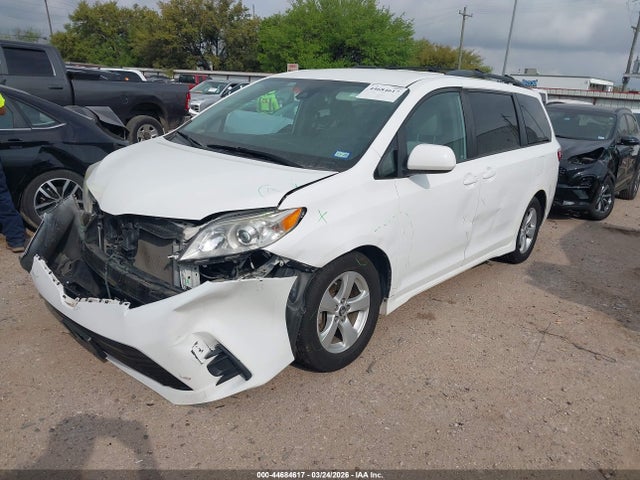 5TDKZ3DC0KS006918 Toyota Sienna Le 8 Passenger