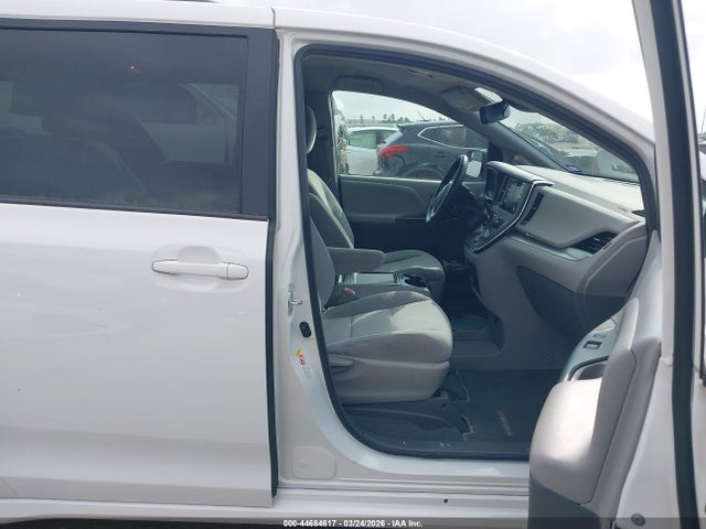 5TDKZ3DC0KS006918 Toyota Sienna Le 8 Passenger