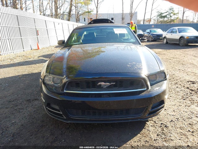 2014 Ford Mustang V6 Premium მანქანა იყიდება აუქციონზე, vin: 1ZVBP8EM8E5208388, აუქციონის ნომერი: 44684639