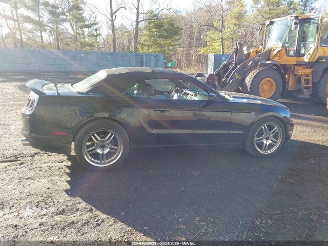 2014 Ford Mustang V6 Premium მანქანა იყიდება აუქციონზე, vin: 1ZVBP8EM8E5208388, აუქციონის ნომერი: 44684639