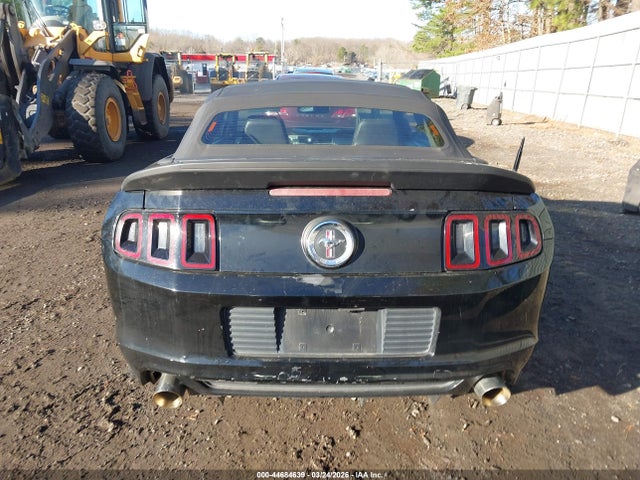 2014 Ford Mustang V6 Premium მანქანა იყიდება აუქციონზე, vin: 1ZVBP8EM8E5208388, აუქციონის ნომერი: 44684639