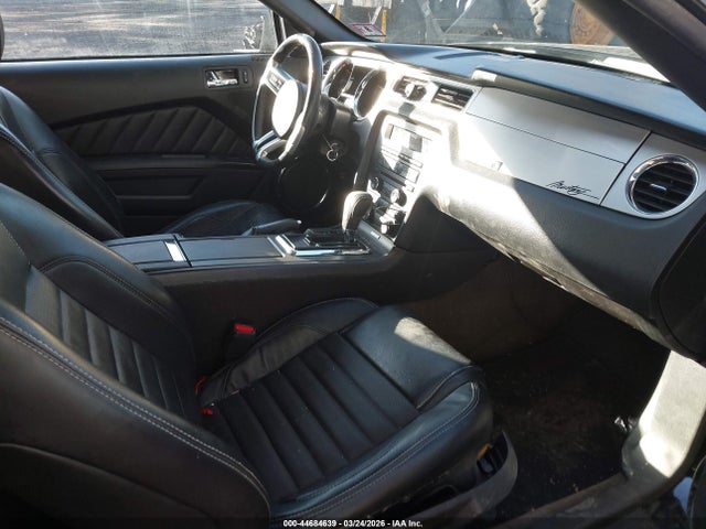 2014 Ford Mustang V6 Premium მანქანა იყიდება აუქციონზე, vin: 1ZVBP8EM8E5208388, აუქციონის ნომერი: 44684639
