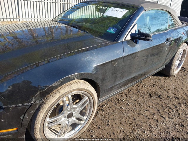 2014 Ford Mustang V6 Premium მანქანა იყიდება აუქციონზე, vin: 1ZVBP8EM8E5208388, აუქციონის ნომერი: 44684639