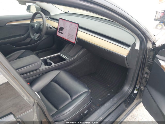44684679 :رقم المزاد ، 5YJ3E1EA8MF020638 vin ، 2021 Tesla Model 3 Standard Range Plus Rear-wheel Drive مزاد بيع