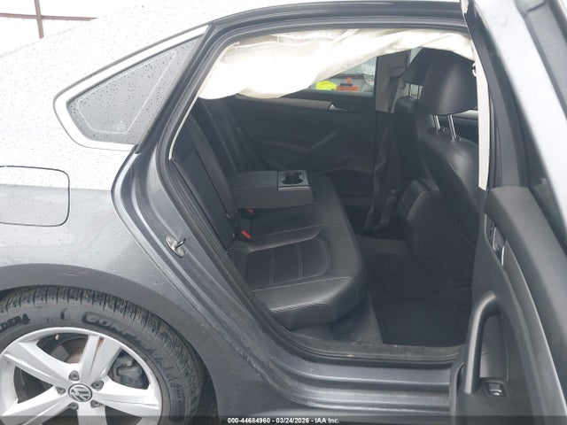 44684960 :رقم المزاد ، 1VWAT7A35EC025055 vin ، 2014 Volkswagen Passat 1.8t Wolfsburg Edition مزاد بيع