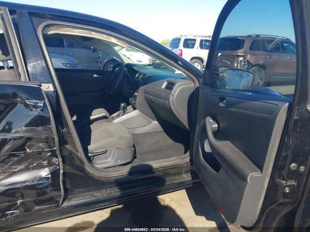44684982 :رقم المزاد ، 3VW2K7AJ1CM385439 vin ، 2012 Volkswagen Jetta 2.0l S مزاد بيع