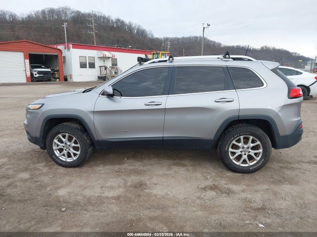 2017 Jeep Cherokee Latitude 4x4 მანქანა იყიდება აუქციონზე, vin: 1C4PJMCS7HW656303, აუქციონის ნომერი: 44684984