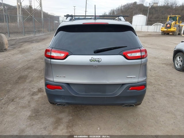 2017 Jeep Cherokee Latitude 4x4 მანქანა იყიდება აუქციონზე, vin: 1C4PJMCS7HW656303, აუქციონის ნომერი: 44684984
