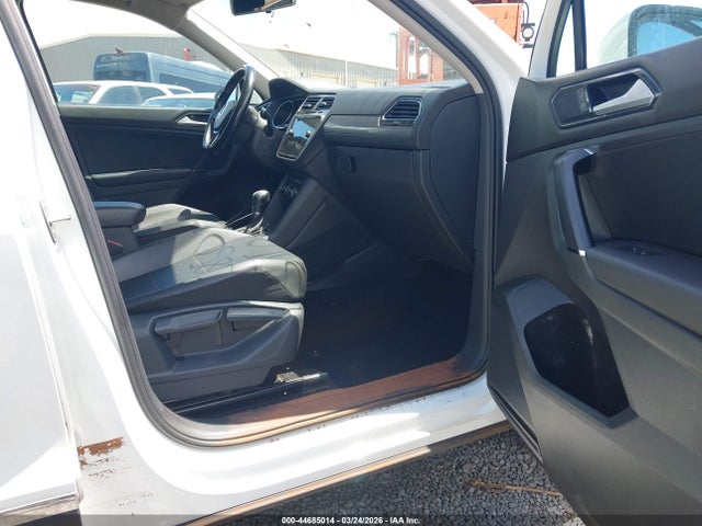 Auction sale of the 2018 Volkswagen Tiguan 2.0t Se/2.0t Sel, vin: 3VV3B7AX4JM001034, lot number: 44685014