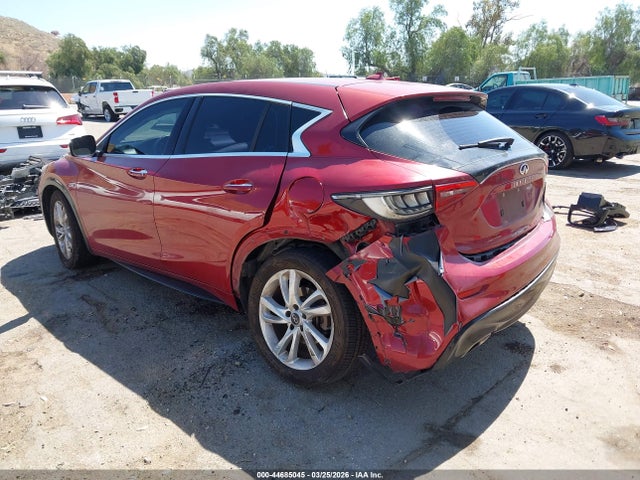 2018 INFINITI QX30 SJKCH5CP8JA058720 Photo 2
