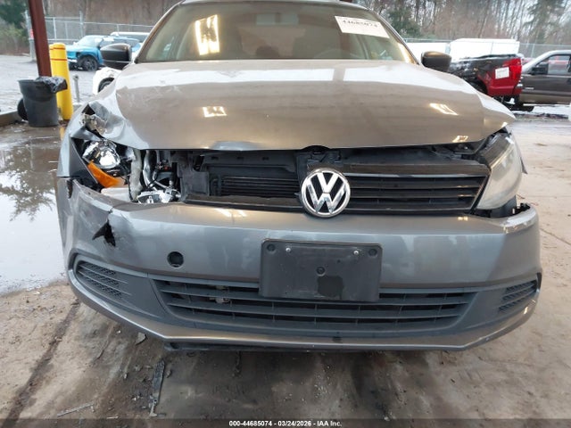 Продажа на аукционе авто 2014 Volkswagen Jetta 2.0l S, vin: 3VW2K7AJ8EM413823, номер лота: 44685074