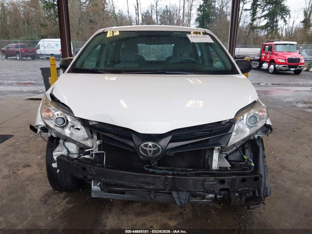 5TDZZ3DC9JS944008 Toyota Sienna L 7 Passenger