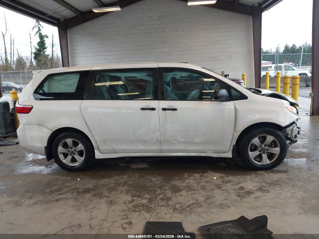 5TDZZ3DC9JS944008 Toyota Sienna L 7 Passenger