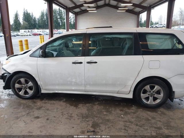 5TDZZ3DC9JS944008 Toyota Sienna L 7 Passenger