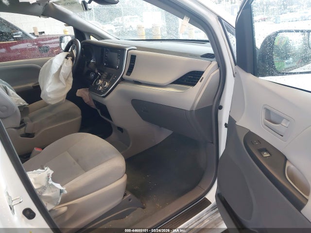 5TDZZ3DC9JS944008 Toyota Sienna L 7 Passenger