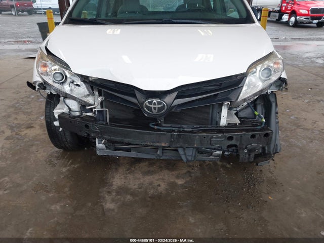5TDZZ3DC9JS944008 Toyota Sienna L 7 Passenger