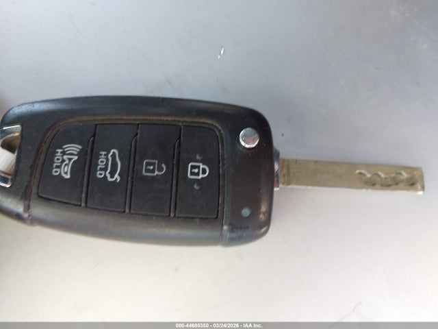 KMHLL4AG7PU590476 Hyundai ELANTRA SE