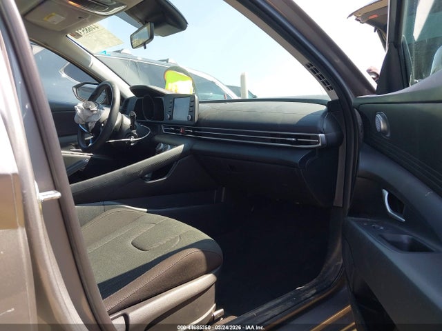 KMHLL4AG7PU590476 Hyundai ELANTRA SE