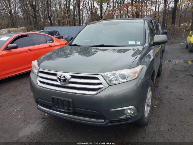 2013 Toyota Highlander Base Plus V6 მანქანა იყიდება აუქციონზე, vin: 5TDBK3EH4DS209134, აუქციონის ნომერი: 44685380