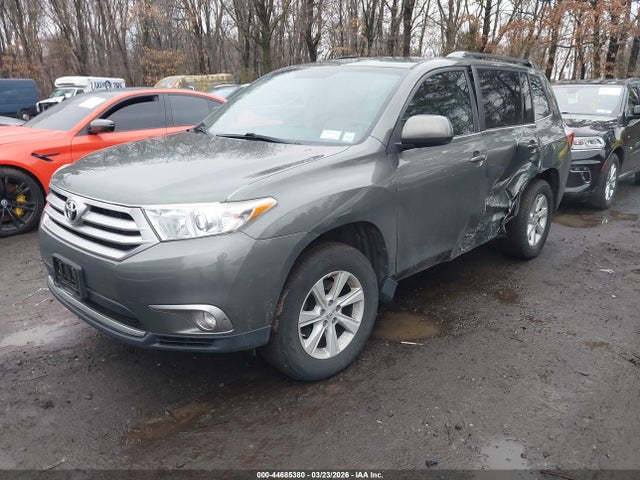 2013 Toyota Highlander Base Plus V6 მანქანა იყიდება აუქციონზე, vin: 5TDBK3EH4DS209134, აუქციონის ნომერი: 44685380
