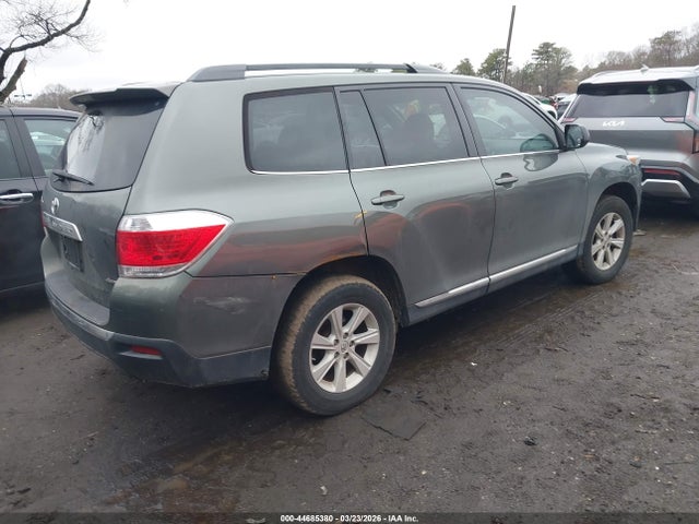 2013 Toyota Highlander Base Plus V6 მანქანა იყიდება აუქციონზე, vin: 5TDBK3EH4DS209134, აუქციონის ნომერი: 44685380