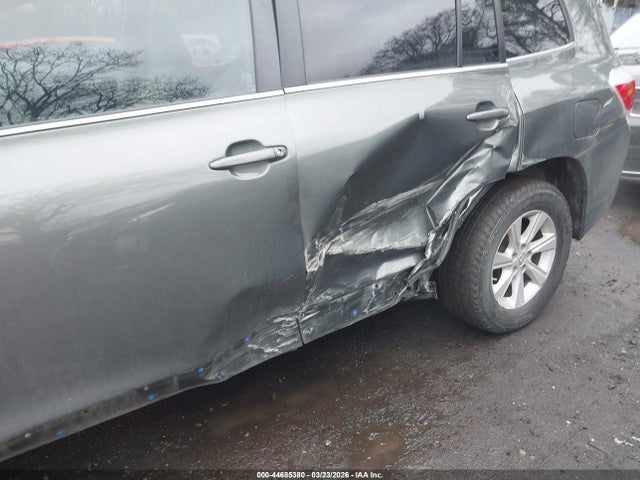 2013 Toyota Highlander Base Plus V6 მანქანა იყიდება აუქციონზე, vin: 5TDBK3EH4DS209134, აუქციონის ნომერი: 44685380