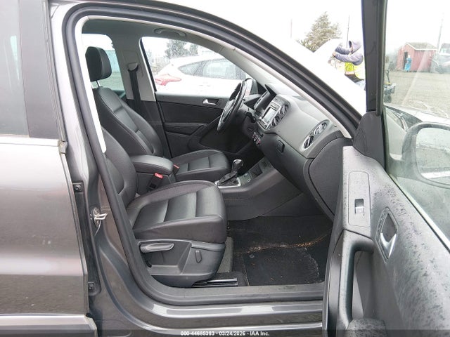 WVGBV7AX4FW554688 Volkswagen TIGUAN SE