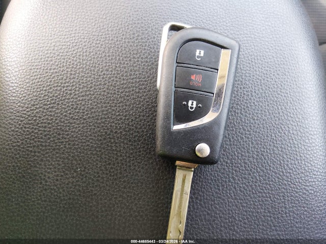 2T3H1RFV1KW002765 Toyota RAV4 LE