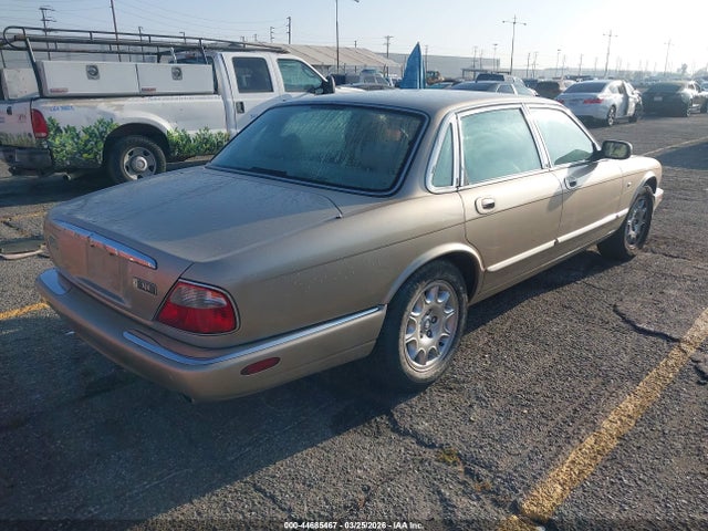 2000 JAGUAR XJ8 SAJDA14C7YLF02799 Photo 3