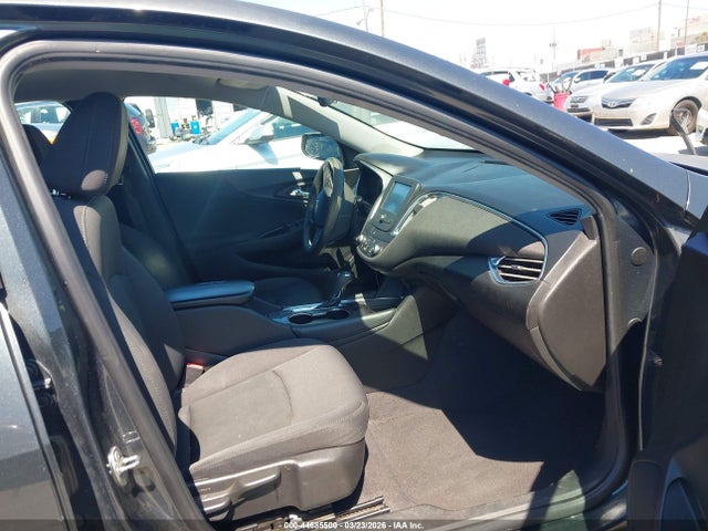 1G1ZE5ST8HF152977 Chevrolet MALIBU 1LT