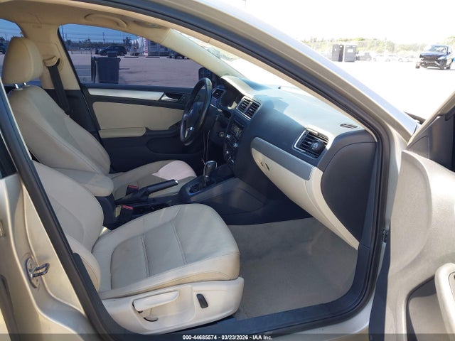 Продаж на аукціоні авто 2013 Volkswagen Jetta 2.5l Se, vin: 3VWDX7AJ7DM239462, номер лоту: 44685574