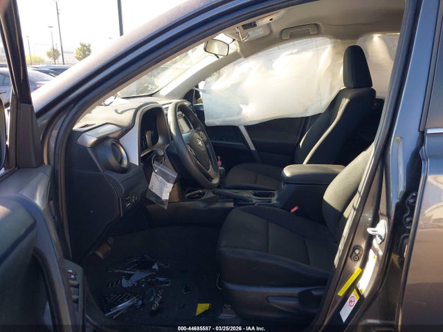 JTMZFREV5JJ150325 Toyota RAV4 LE