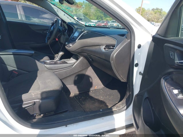 1G1ZE5ST8HF148945 Chevrolet MALIBU 1LT