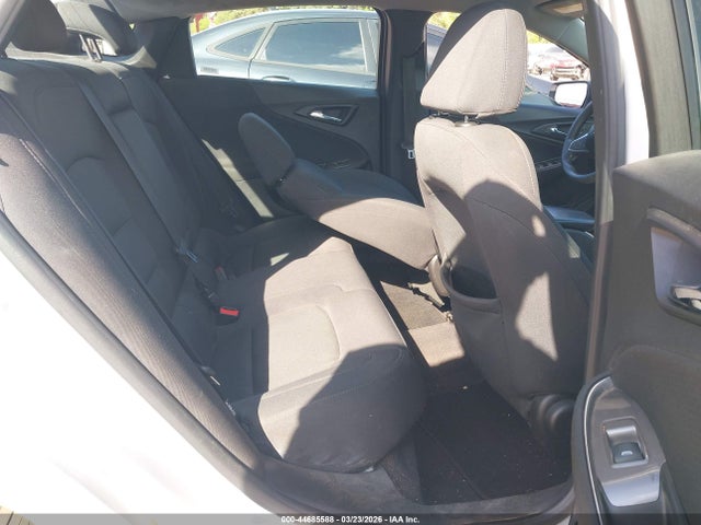 1G1ZE5ST8HF148945 Chevrolet MALIBU 1LT