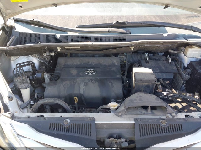 5TDYK3DC9FS570510 Toyota Sienna Limited 7 Passenger