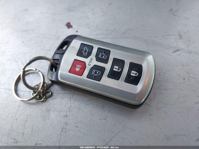 5TDYK3DC9FS570510 Toyota Sienna Limited 7 Passenger
