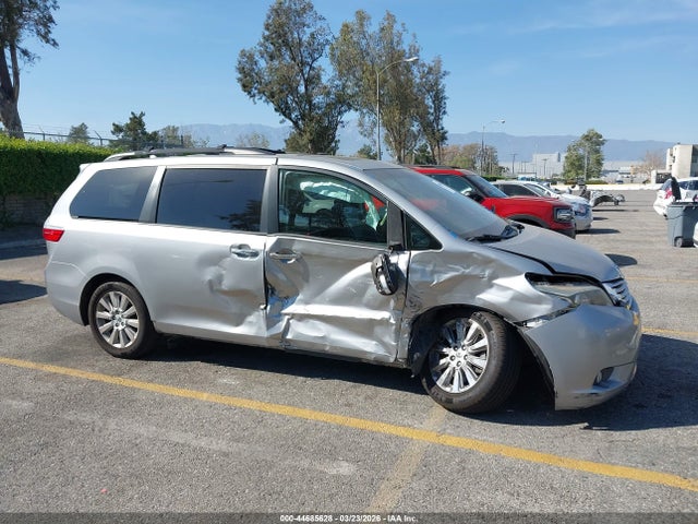 5TDYK3DC9FS570510 Toyota Sienna Limited 7 Passenger