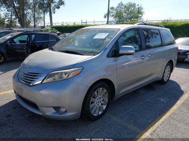 5TDYK3DC9FS570510 Toyota Sienna Limited 7 Passenger