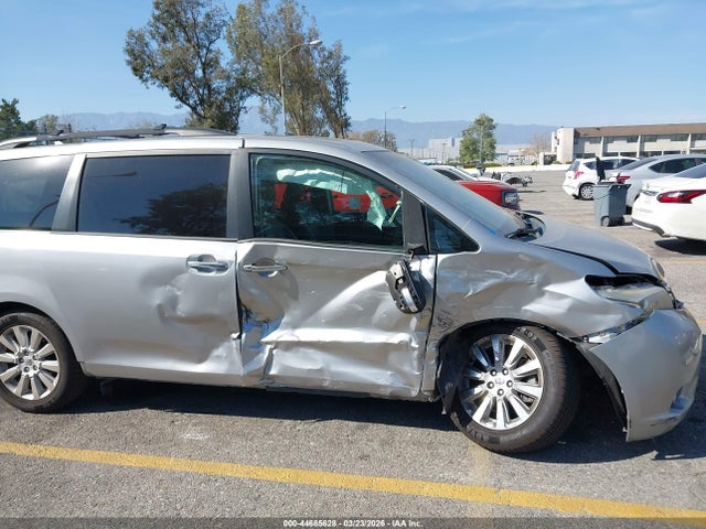 5TDYK3DC9FS570510 Toyota Sienna Limited 7 Passenger