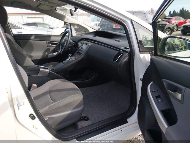 Toyota Prius Two 2015 JTDKN3DU3F1928283 Image 17